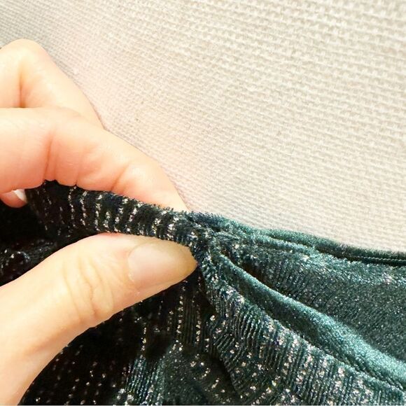 Lavish Alice LEILA Sparkle Emerald Green Velvet Dress with Off Shoulder Sz 4 - Picture 4 of 8